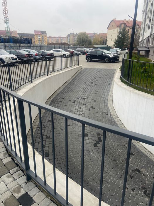 Здається паркомісце