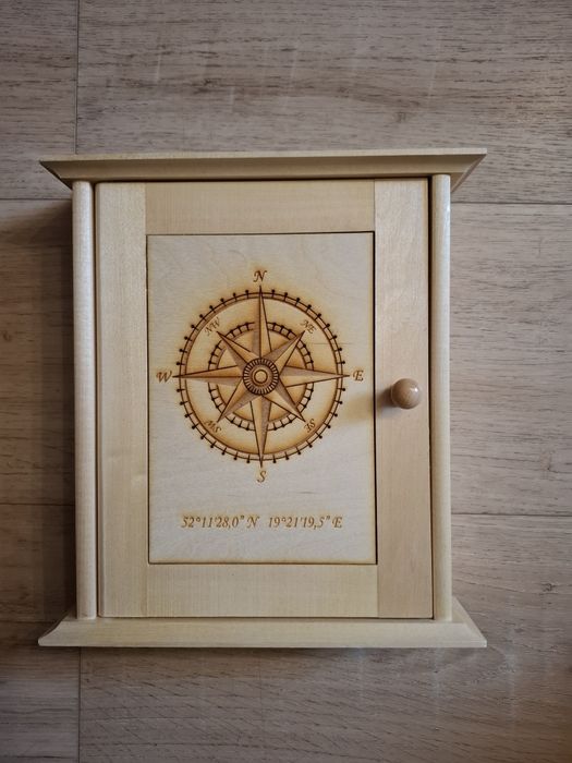 Skrzynka na klucze,  róża wiatrów