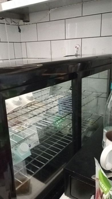 Холодильна вітрина