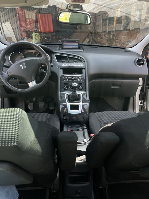 Авто Peugeot 5008