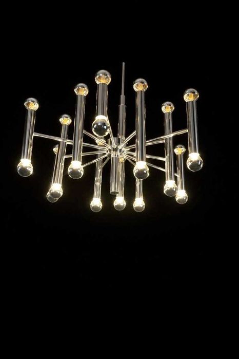 Stylowy żyrandol    zaprojektowany przez Gaetano Sciolariego