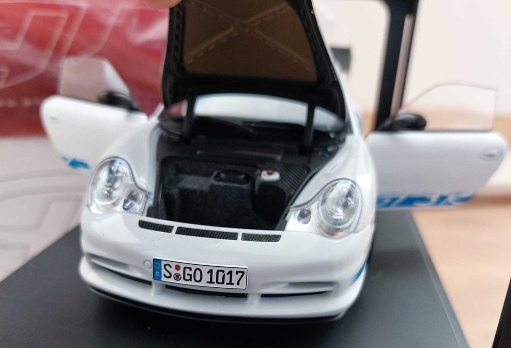 Miniatura Porsche 911 (996) GT3 RS 2004 AUTOart 1:18
