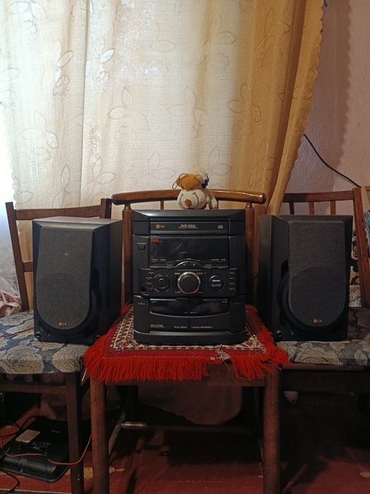 Музикальний центри LG  FFH 3785