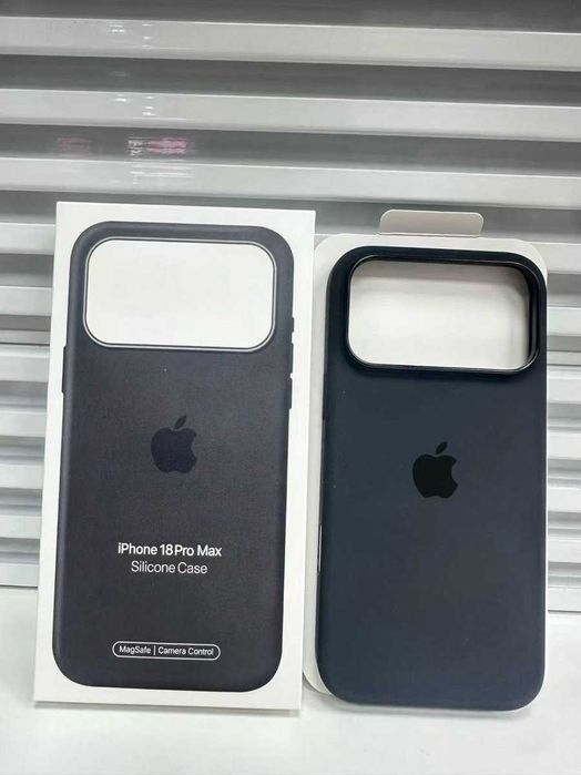 Etui silikonowe MagSafe do iPhone 18 Pro - czarne