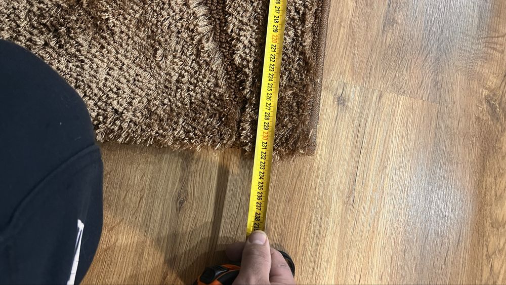 Vendo carpete (cor castanho) em otimo estado. Usada pouxas vezes