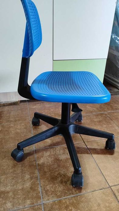 fotel młodzieżowy na kółkach IKEA idealny stan
