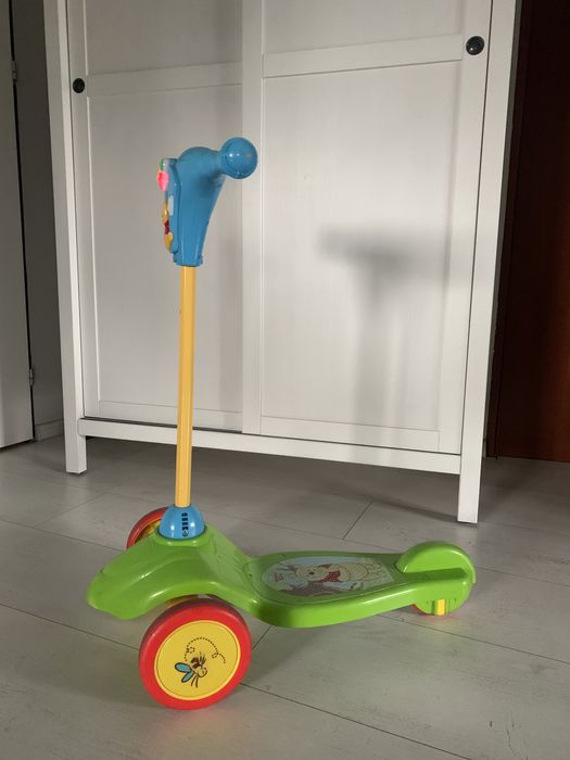 Kubuś Puchatek hulajnoga trzykołowa z dźwiękami SMYK
