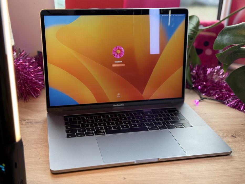 Komputer laptop Apple MacBook Pro 15,6” 512/16Gb / i7 / Radeon 4Gb !