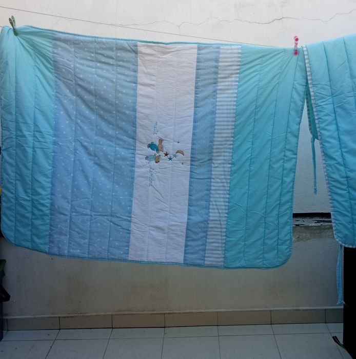 Edredon com  protetor grades e rolo