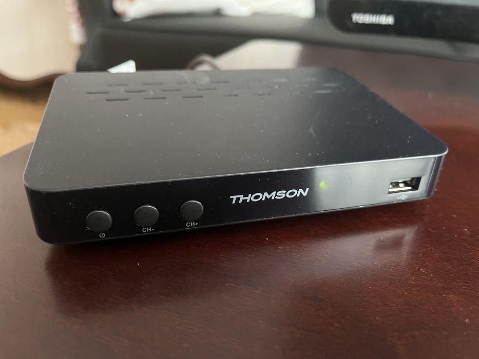 Telewizor Toshiba 32 cale  - zestaw z dekoderem i anteną