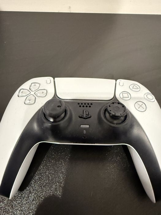 PlayStation 5 z napędem + 2 pady