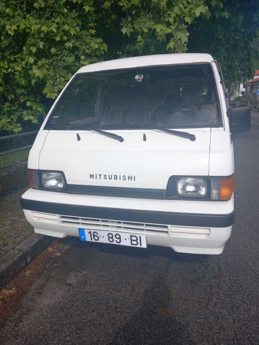 Mitsubishi L300 van
