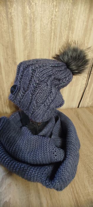 Шапка тёплая  ,снуд -