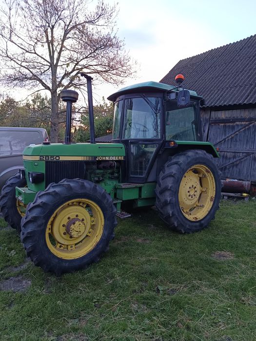 John Deere     2850