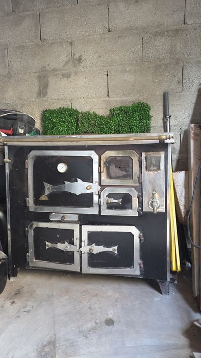 Forno a lenha em ferro fundido