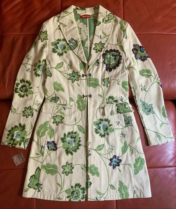 Пальто легкое плащ дизайнерский с камнями, р.S