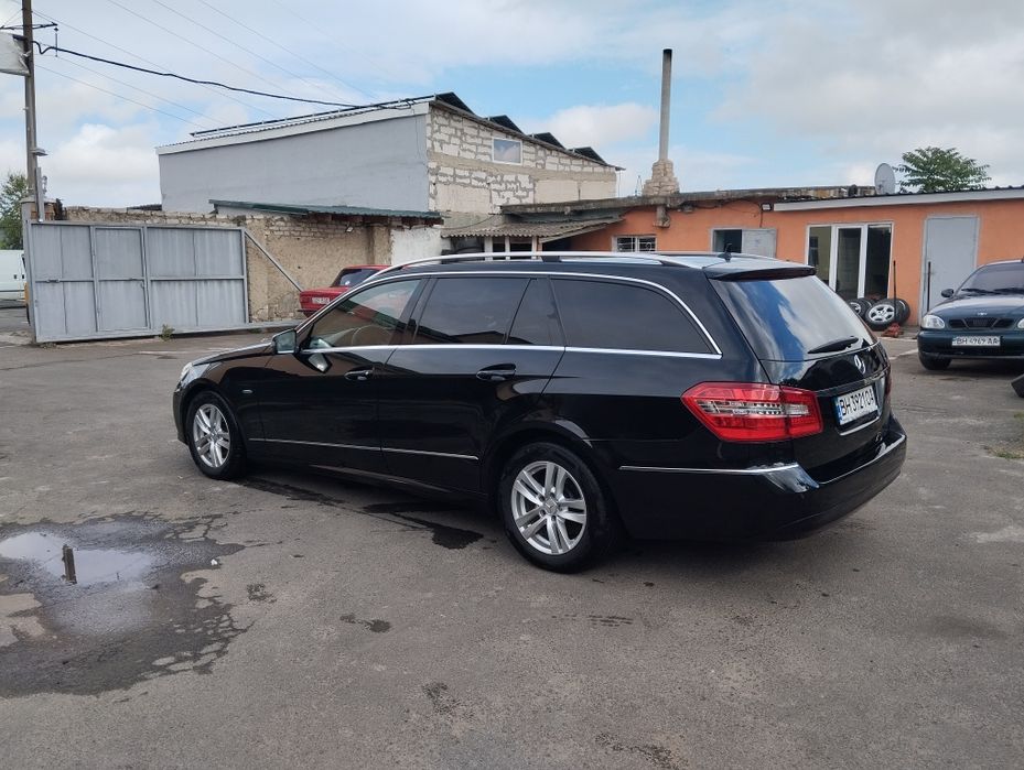 Продам срочно автомобиль