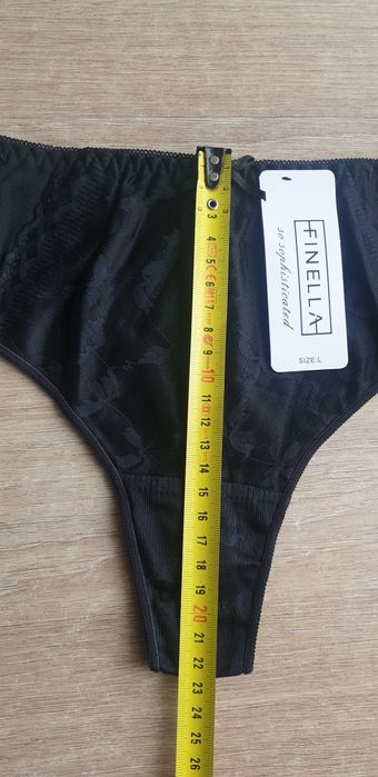 4×Damskie majtki stringi L