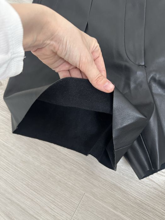 Жіночі шкіряні шорти Mango