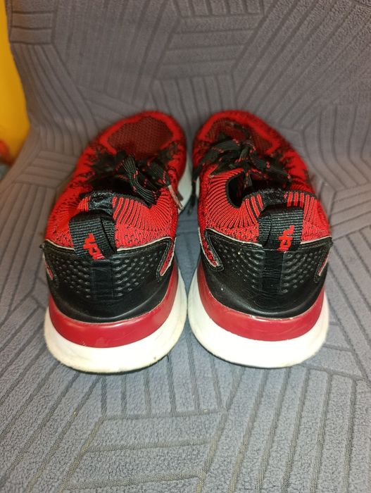 Buty sportowe męskie Bench czerwono-czarne