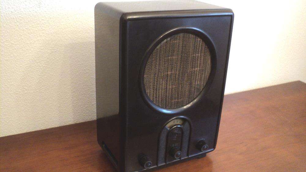 Radio LOEWE antigo 1939 a válvulas da II guerra mundial