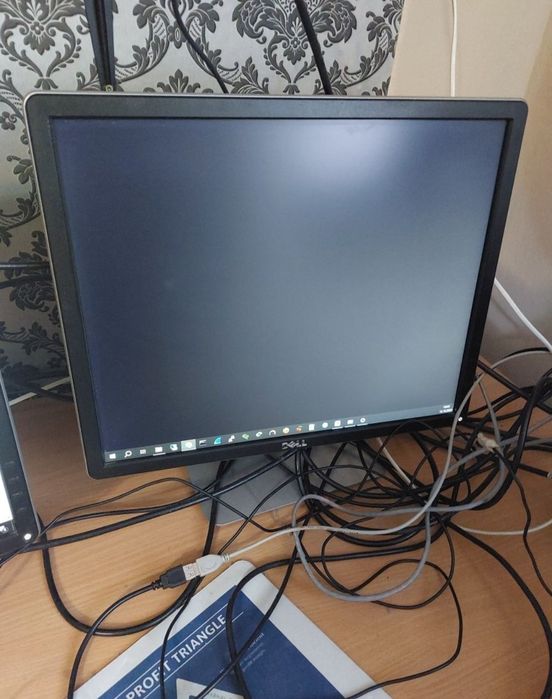 MONITOR 19" DELL P1914F DP VGA DVI 1280 x 1024
W pełni sprawny