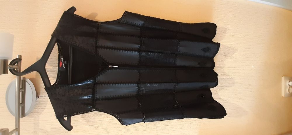 Кожаная желетка