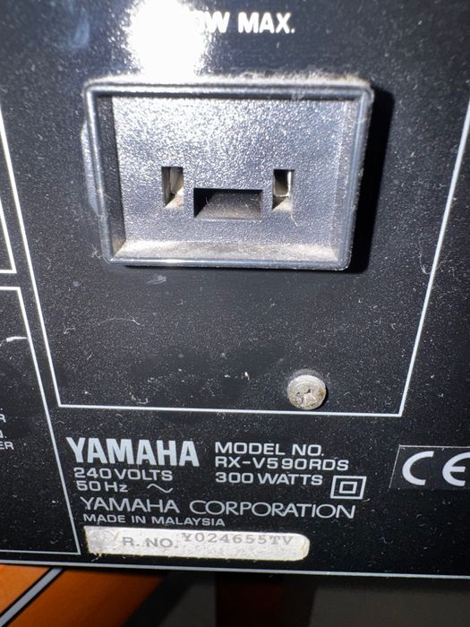 Amplificador de som YAMAHA RX‑V590RDS