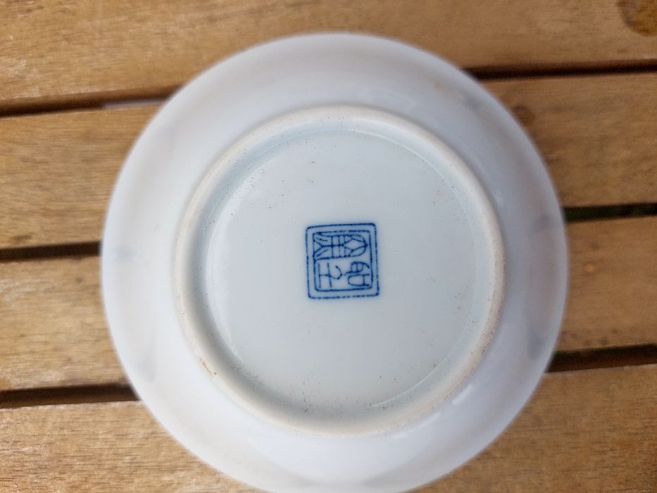 Par de Taças em Porcelana Japonesa Azul e Branca (Arita Ware) – Assinado "昭生" (Akio)
