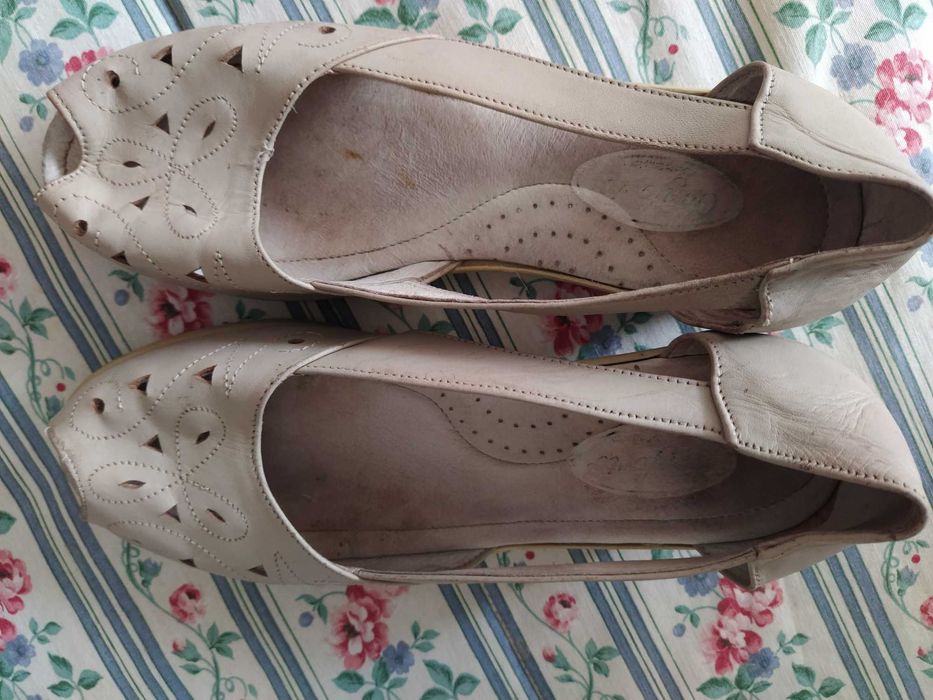 Sandália Conforto em pele cor bege tamanho 39 - Ortopédico