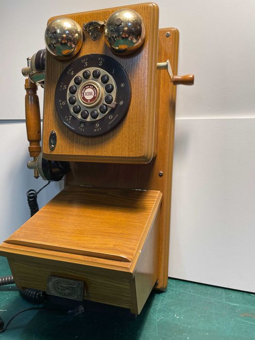 Telefon ścienny drewniany- replika