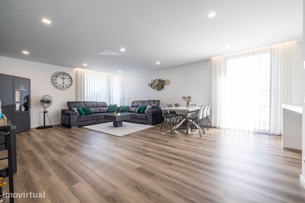 Moradia T4 Moderna com Piscina Aquecida e Jacuzzi a 15 Minutos da Prai