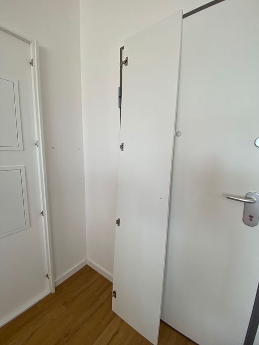 Duas portas novas brancas