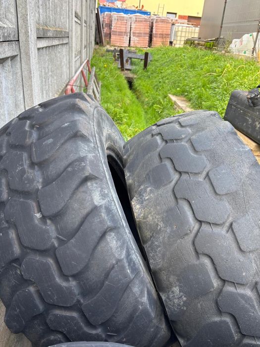 Opony 405/70 R18 8 sztuk CAT Ładowarka