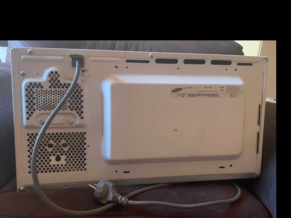 Микроволновая печь   Samsung  M1739NR , Малазия.