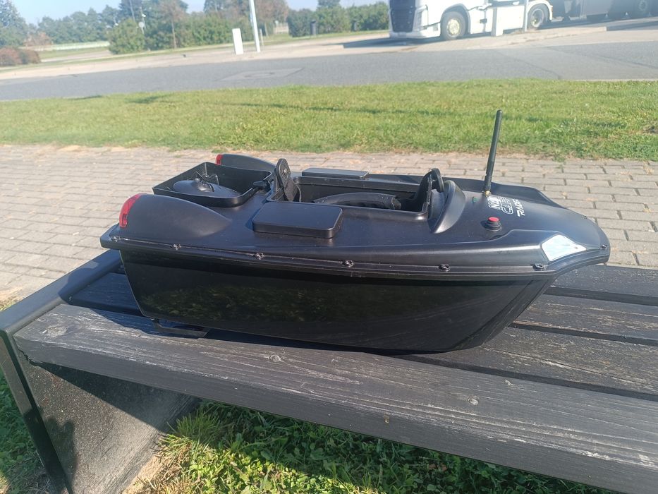 Łódka zanętowa Navi Carp Rider