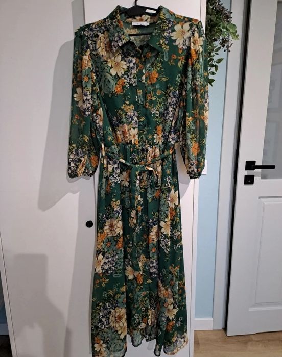 Elegancka zielona sukienka w kwiatuszki