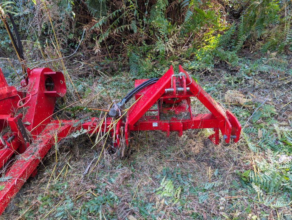 Baixa de Preço! Ensiladora Fimaks RF152 Rebocada