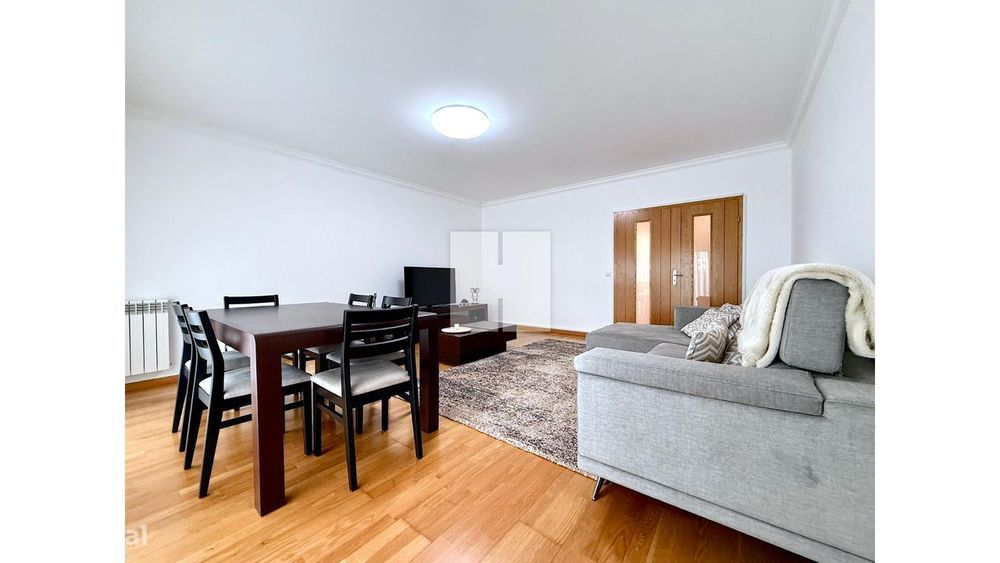 Apartamento T3 c/ Terraço e Garagem