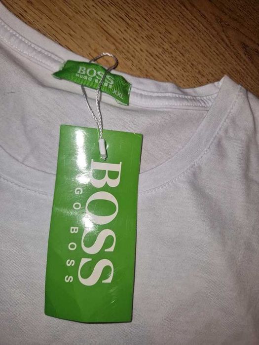 Biały bawełniany t-shirt z zielonym logo Hugo Boss xl/xxl
