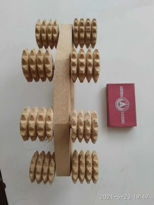 Ручной инструмент для массажа из натурального дерева