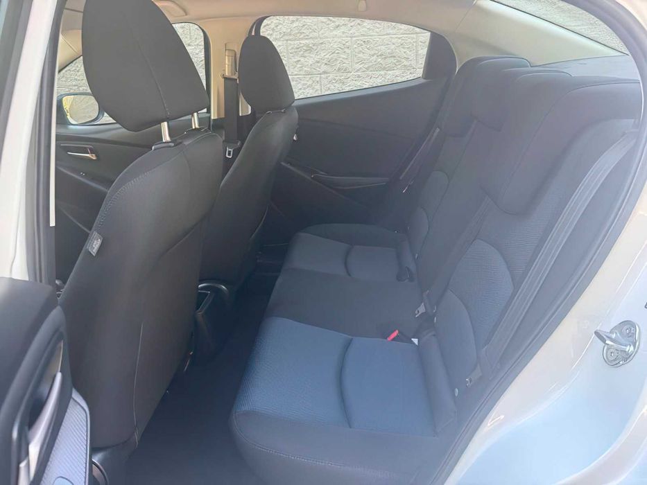 Toyota Yaris LE      2019