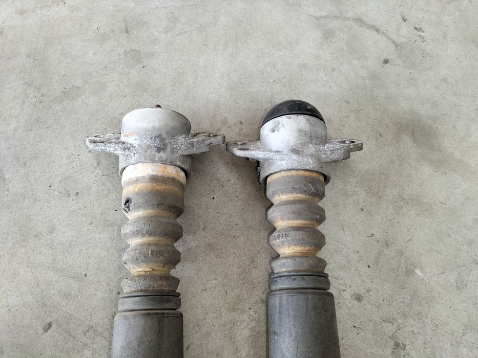 VW Bora sedan amortyzatory sprężyny tył tylne KOMPLET i inne