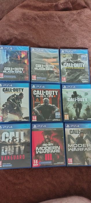 Zestaw gier na PS4 call of duty+ stacja ładująca pada destylowana na licencji