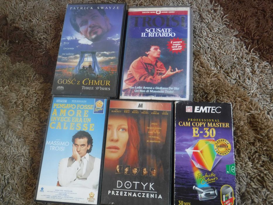 Zestaw 4 filmów VHS + czysta kaseta ZOBACZ