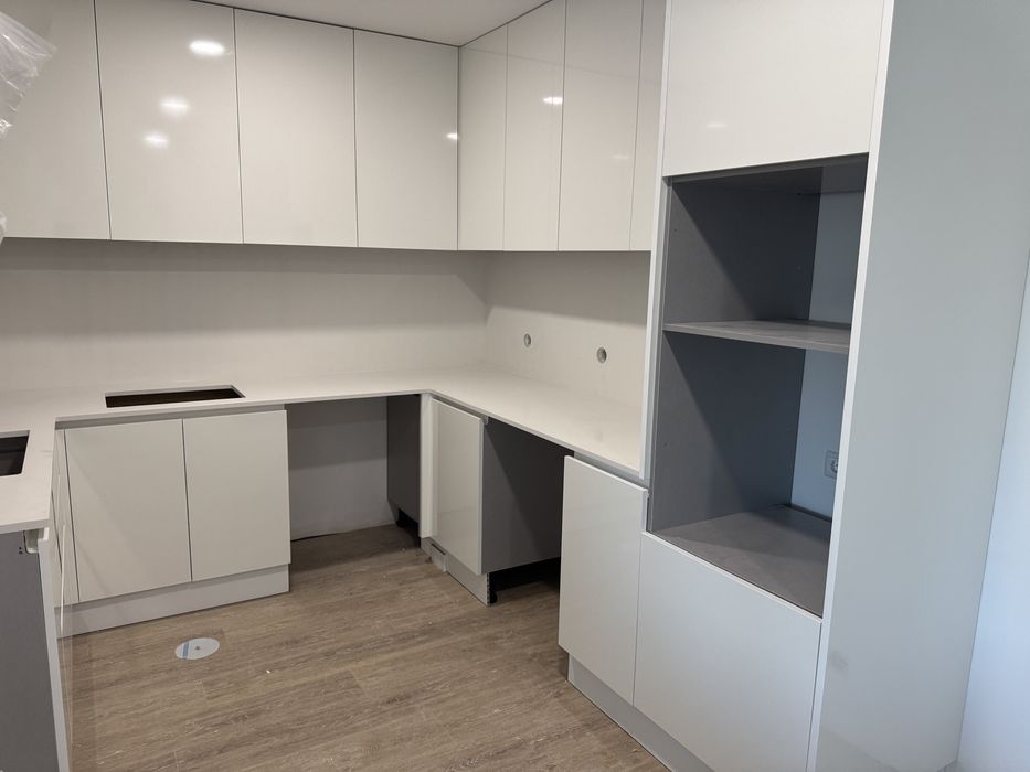 Apartamentos T2 com varanda em fase final de construção para arrendar
