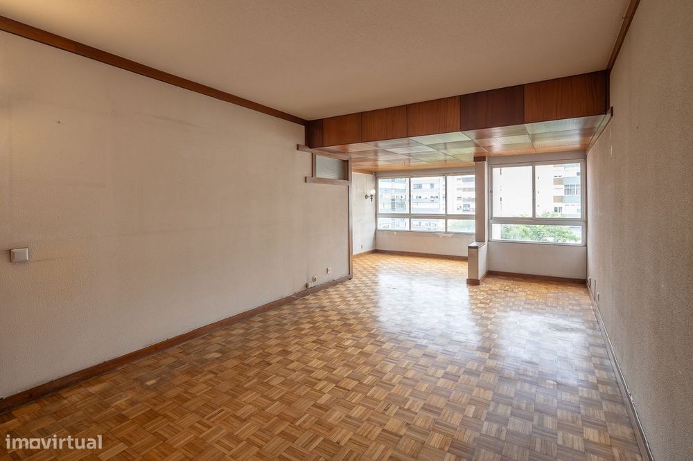 T2 com garagem junto ao metro das Olaias