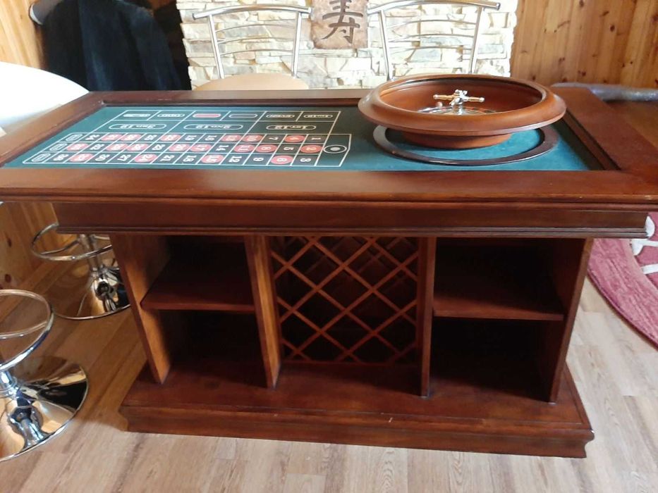стол -казино. шахматы и другие игры большой