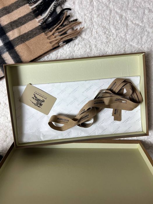 Szalik Burberry z 100% Kaszmiru