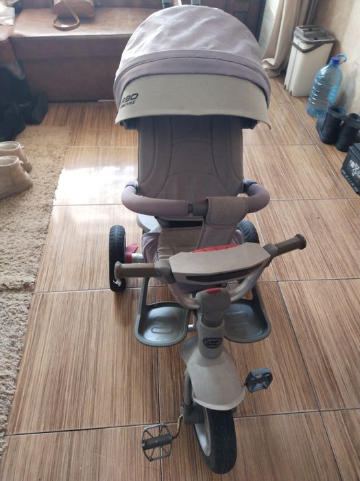 Продам велосипед турбо трайк з підставкою для ніжок .